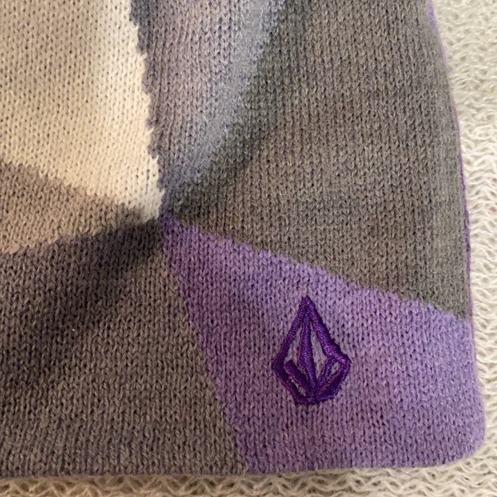 Purple Volcom beanie - Picture 2 of 4